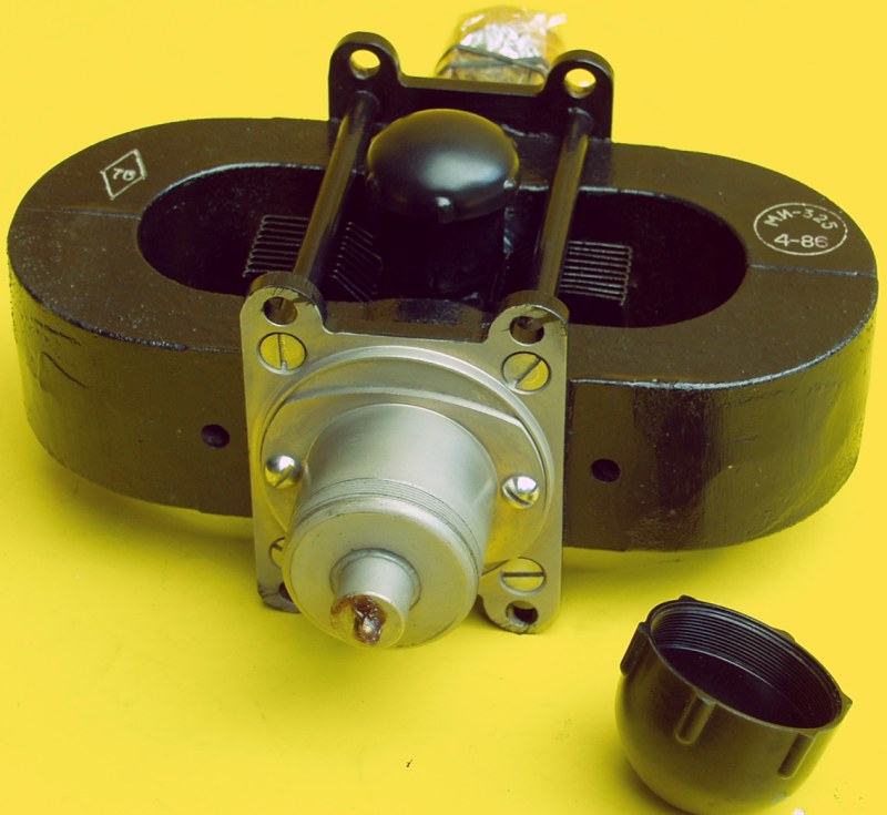 russisches Magnetron MI-325, russisch МИ-325