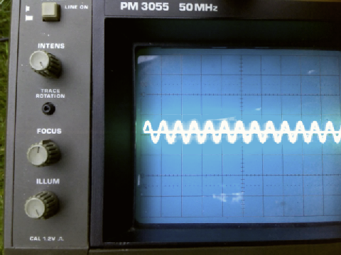 Ausgangsspannung am Empfänger bei 20m Entfernung und 1MV 100v div