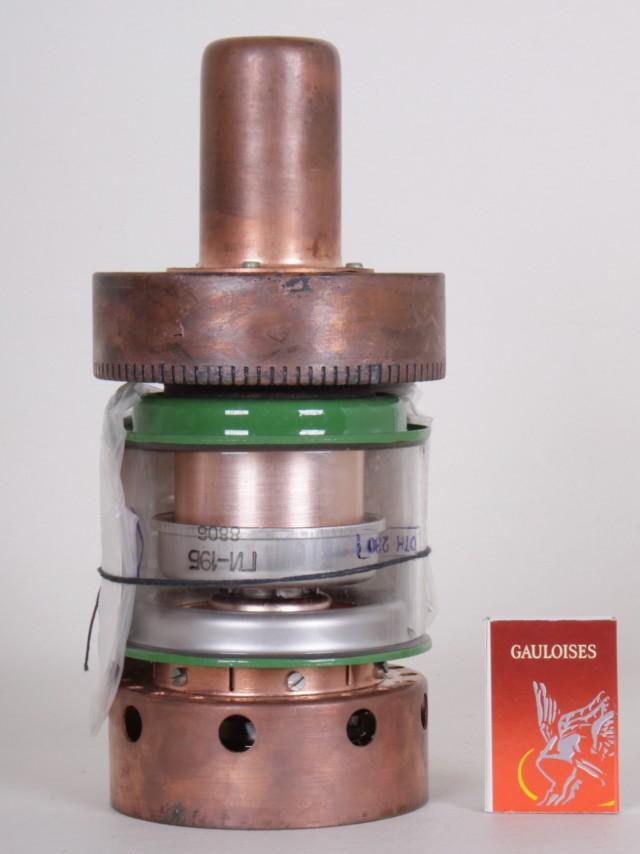 Impuls- Senderöhre GI-19B, Triode