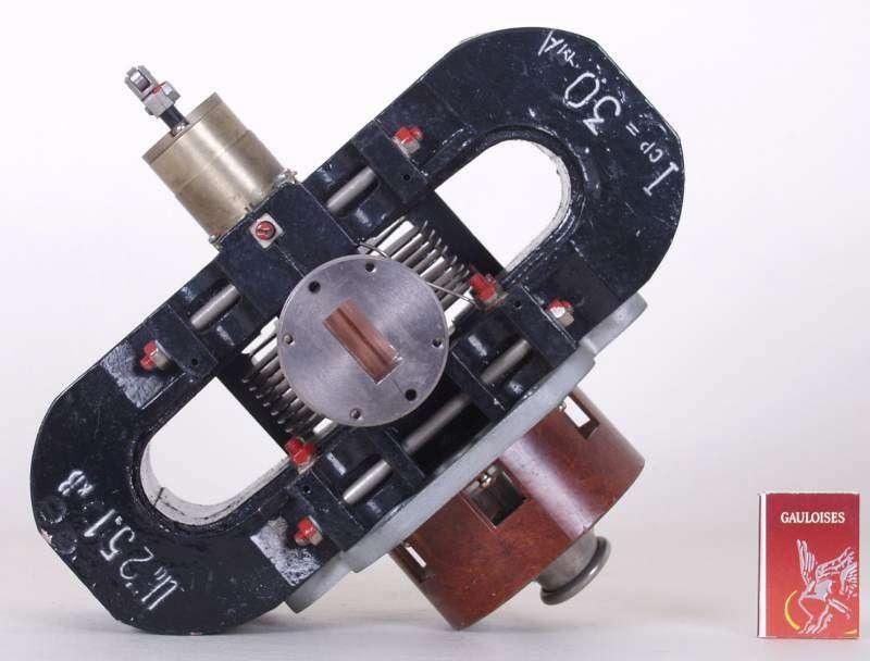 russisches Magnetron MI-531, russisch МИ-531