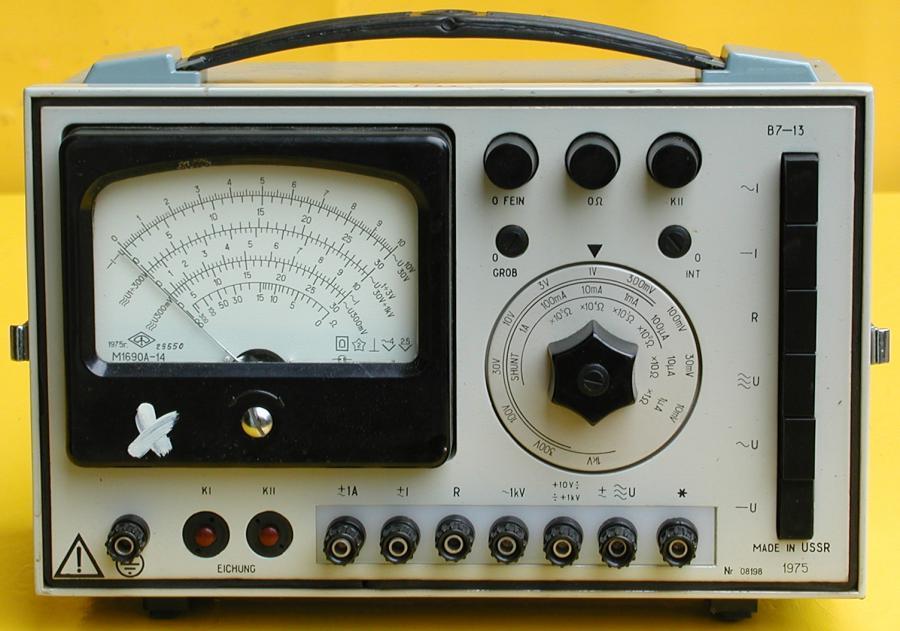 Universalvoltmeter W7-13, russische Bezeichnung В7-13