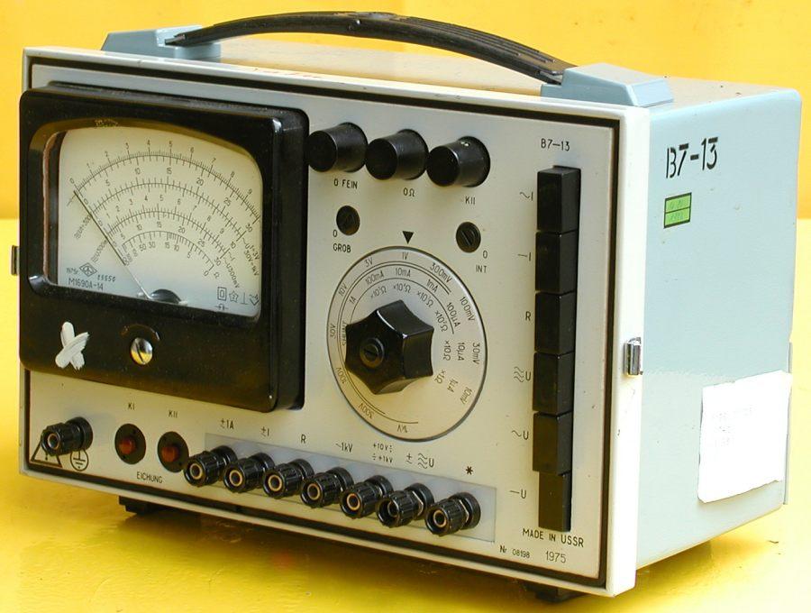 Universalvoltmeter W7-13, russische Bezeichnung В7-13