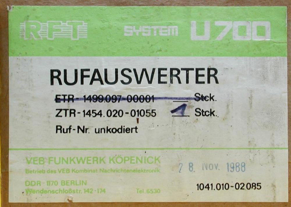 Rufauswerter mit Verteiler und Antenne fuer U 700