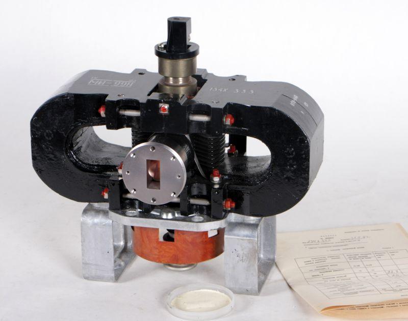 russisches Magnetron   MI-99N, russisch МИ-99Н